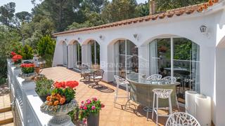 Maison  Carrer de sabadell. Casa en venta en pals con jardín, vistas despejadas y total priv