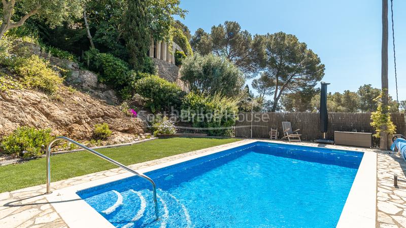 Foto 8e6afd32-fbe7-48fb-a48c-fc79d03f2302. Casa exclusiva casa en venta con vistas al mar en ses costes, aiguablava en Begur