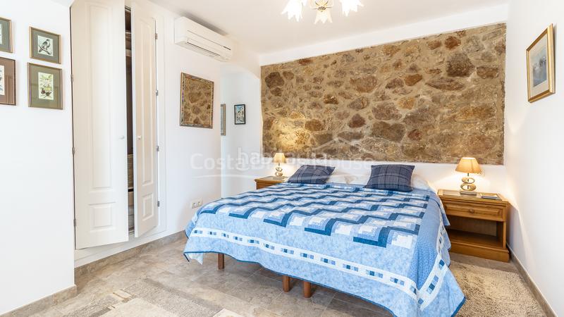 Foto a738bf9f-e532-4cb6-a255-a2c5dd21fabd. Casa exclusiva casa en venta con vistas al mar en ses costes, aiguablava en Begur
