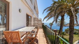 Apartament  Carrer cap sa sal. Apartamento con terraza y vistas panorámicas al mar en cap sa sa