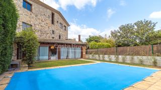 Masía  Carrer tomàs coll. Casa de piedra en venta en torrent con jardín privado, piscina y