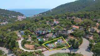 Maison  Carrer de costa rica. Casa con jardín, piscina y licencia turística en venta cerca del