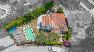 Casa  Carrer de costa rica. Casa con jardín, piscina y licencia turística en venta cerca del