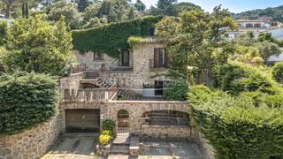 Casa a Av. del rosselló 25. Casa con estilo masía en venta en sant antoni de calonge, a 15 m