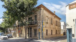 Masia  Carrer de pi i margall. Casa modernista restaurada en venta en el centro histórico de pa