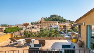 Masia  Carrer alzines. Casa de pueblo en venta en el centro de begur con vistas al cast