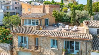 Casale  Carrer alzines. Casa de pueblo en venta en el centro de begur con vistas al cast