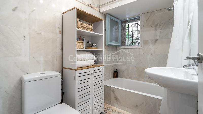 Foto bd4ad17d-a227-48aa-8c1f-4bfa33c7a13e. Bauernhof mit heizung parking in Begur Begur