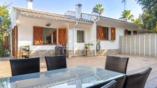 Casa adossada  Carrer sa punta d'es forn. Casa en venta con jardín y terraza en begur, cerca de las playas