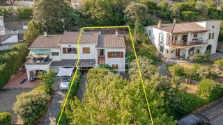 Casa adossada  Carrer sa punta d'es forn. Casa en venta con jardín y terraza en begur, cerca de las playas