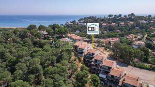 Appartement à Carrer joaquim vayreda 17. Dúplex contemporáneo con jardín privado y licencia turística en
