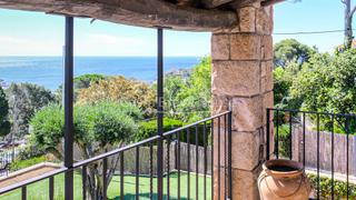 Casa  Carrer del coral. Villa exclusiva con vistas al mar y piscina en venta a 600m de l