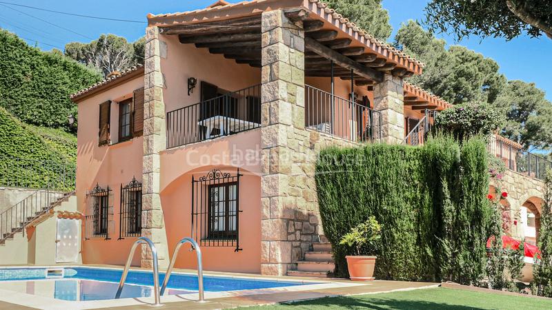 Foto df39882d-d3f7-4ccf-bf63-6a87f605bc71. Casa villa exclusiva con vistas al mar y piscina en venta a 600m de la playa en Llafranc