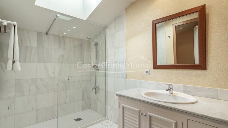 Foto 59991413-3e10-4af0-9514-ebbd09d80353. Casa con riscaldamento parcheggio piscina in Pals