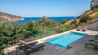 Maison  Carrer de la cova d'en gispert. Villa con vistas panorámicas al mar y licencia turística en vent