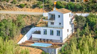 Casa  Carrer de la cova d'en gispert. Villa con vistas panorámicas al mar y licencia turística en vent