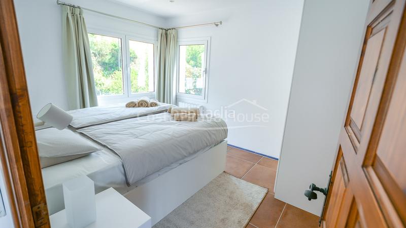 Foto 286d7c3c-075d-49b1-9bb4-b019983656f0. Casa villa con vistas panorámicas al mar y licencia turística en venta en aiguablava, en Begur