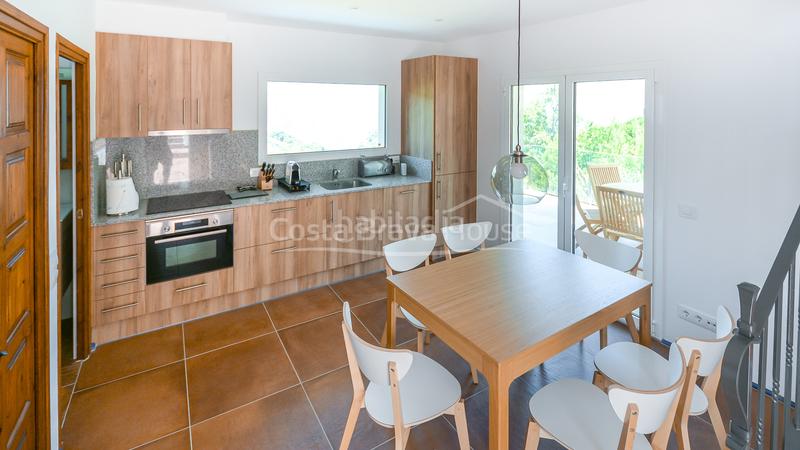 Foto 6932e695-7fcd-49e4-9e54-a740e6ed6731. Casa villa con vistas panorámicas al mar y licencia turística en venta en aiguablava, en Begur