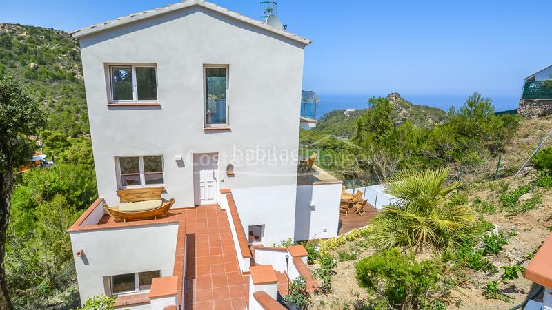 Foto 6a9bf8a2-5dbc-47f3-88ea-11336c372f0a. Casa villa con vistas panorámicas al mar y licencia turística en venta en aiguablava, en Begur