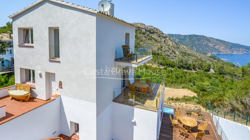 Foto a909a859-2d09-4349-8edc-049251091fe9. Casa villa con vistas panorámicas al mar y licencia turística en venta en aiguablava, en Begur