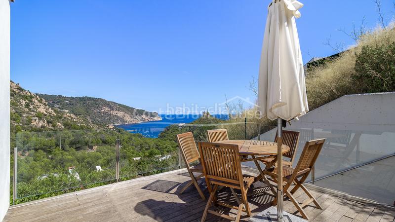 Foto d7310926-0572-4b76-94b1-e70b6fb03b3e. Casa villa con vistas panorámicas al mar y licencia turística en venta en aiguablava, en Begur