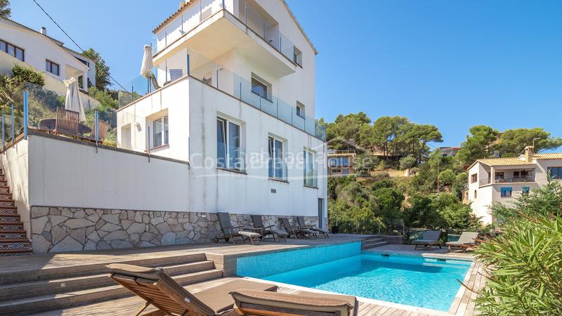 Foto f6bbe33b-938d-40ee-b131-0c536011d5eb. Casa villa con vistas panorámicas al mar y licencia turística en venta en aiguablava, en Begur