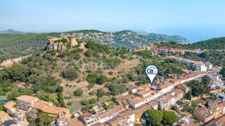 Masia  Carrer de vera. Casa de pueblo con jardín de 1.500m en venta junto al castillo d