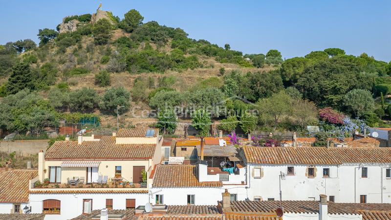 Foto f4e8e760-78f6-4e72-9a1b-69247f4f356c. Masia amb calefacció aparcament a Begur Begur