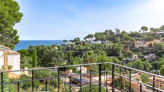 Appartement à Carrer joaquim vayreda 17. Ático con terraza y vistas al mar en venta en sa punta begur con
