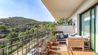 Apartament a Carrer joaquim vayreda 17. Ático con terraza y vistas al mar en venta en sa punta begur con