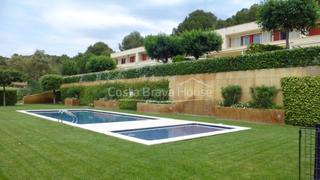 Maison à Llafranc. Casa adosada en venta en llafranc con jardín privado y piscina a