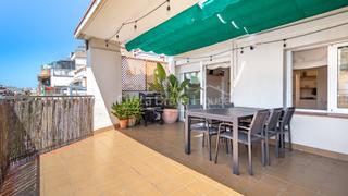 Apartament a Avinguda de cerdanyola 53. Ático reformado con terraza y vistas en venta en el centro de sa