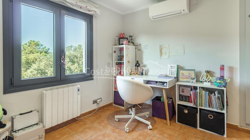 Foto cb09dcc8-e502-4f7e-8a06-00195a07199f. Maison avec chauffage parking piscine dans residencial Begur-esclanyà Begur