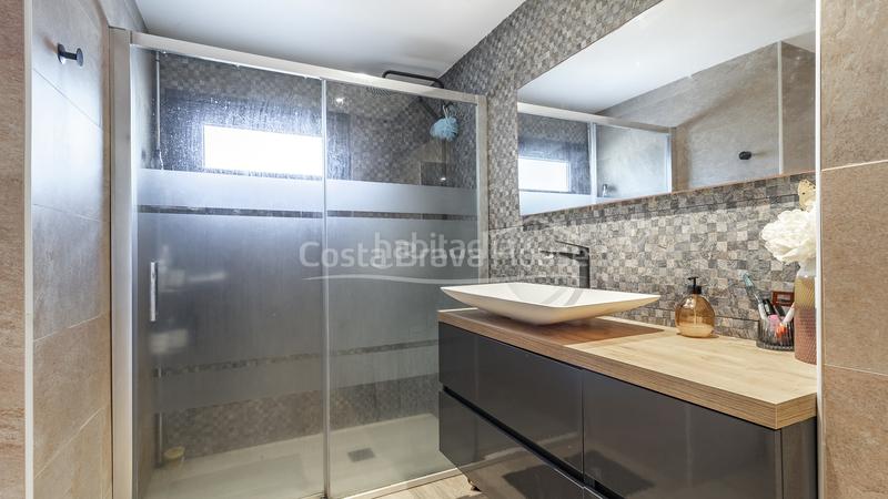 Foto d94b04c3-e41e-4eff-9bb0-50526ffdd441. Maison avec chauffage parking piscine dans residencial Begur-esclanyà Begur