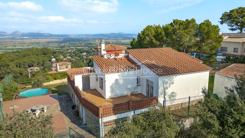 Foto 4617f3c7-9350-4c0e-a984-1347bb74e1da. Casa con riscaldamento parcheggio piscina in Pals