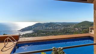 Casa  Petunies. Casa de lujo con vistas al mar y piscina en venta en aiguablava,