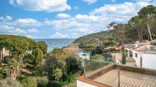 Casa adossada  Carrer catalonia. Casa contemporánea en venta en sa riera con vistas al mar, pisci