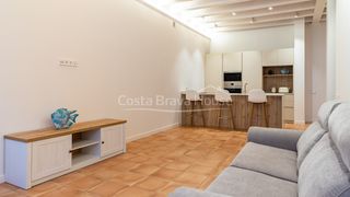 Appartement  Carrer de la creu. Apartamento de obra nueva en venta en el centro histórico de beg