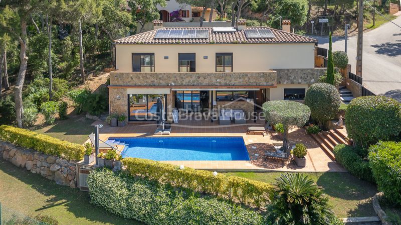 Foto fae9523b-1656-4ef9-99c6-ba2bcc7a6cfe. Casa amb calefacció aparcament piscina a Tamariu