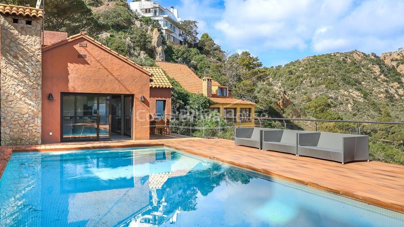 Foto 5ec8f9b4-0ea1-44f6-aa58-29a8657a07e2. Casa amb calefacció aparcament piscina a Fornells-Aiguablava Begur