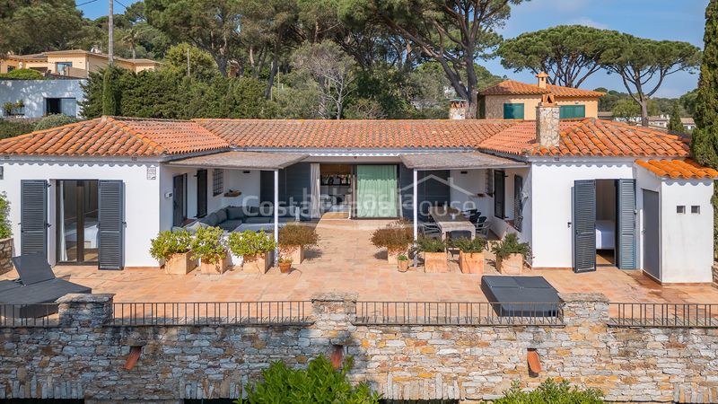 Foto a2fdec73-0b86-4a0d-9b32-7e8f7b143df5. Casa amb calefacció aparcament piscina a residencial Begur-esclanyà Begur