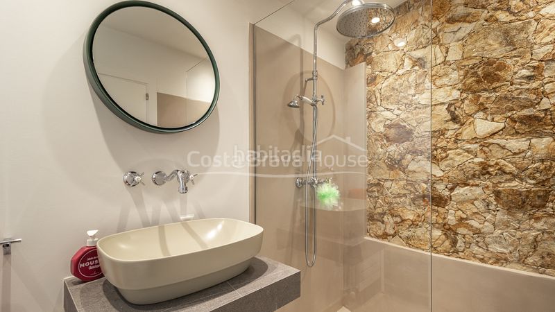 Foto 0a4c71c9-e398-435b-b9e4-3c1e621401ea. Casa adossada amb calefacció aparcament piscina a Mont-ras