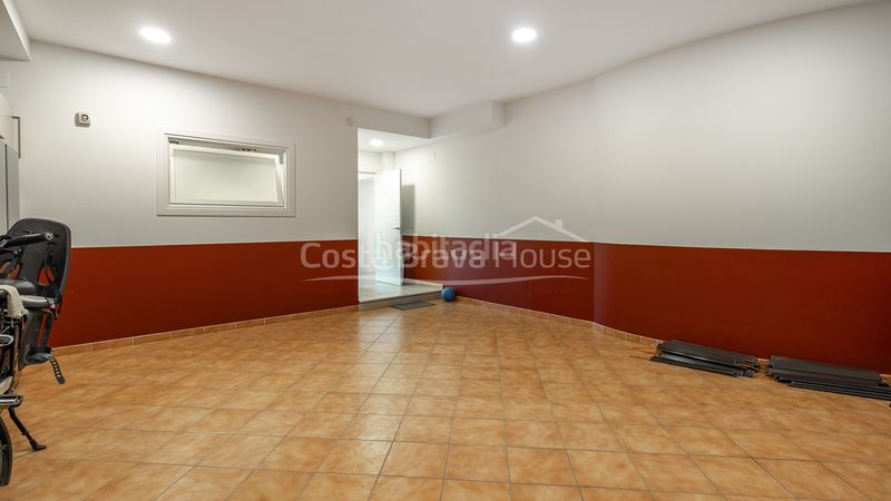 Foto 5876f916-9d20-40c4-9dba-7e88e06241ba. Casa adossada amb calefacció aparcament piscina a Mont-ras