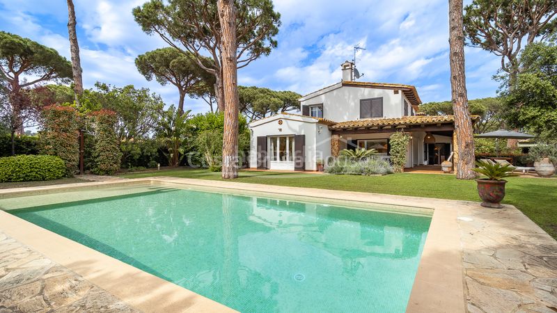 Foto a1108d73-18a6-42e2-b0ea-7d527c68f975. Casa adossada amb calefacció aparcament piscina a Mont-ras