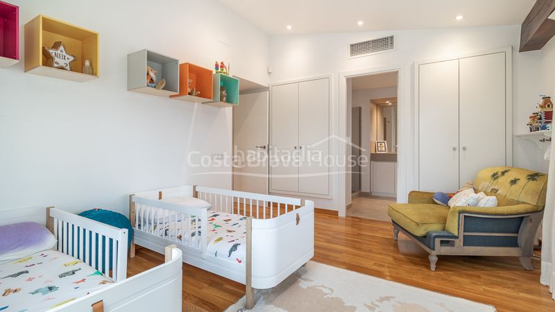 Foto a53afdbe-fc5f-4bb7-9ba0-417bd830f058. Casa adossada amb calefacció aparcament piscina a Mont-ras