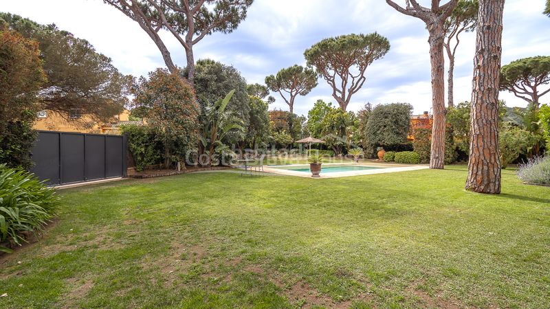 Foto a722a538-01f9-4ffb-8366-5b50a48f0700. Casa adossada amb calefacció aparcament piscina a Mont-ras