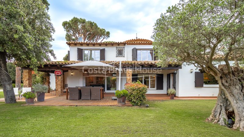 Foto ad44c799-bbdf-4c56-91f8-a073d3489520. Casa adossada amb calefacció aparcament piscina a Mont-ras