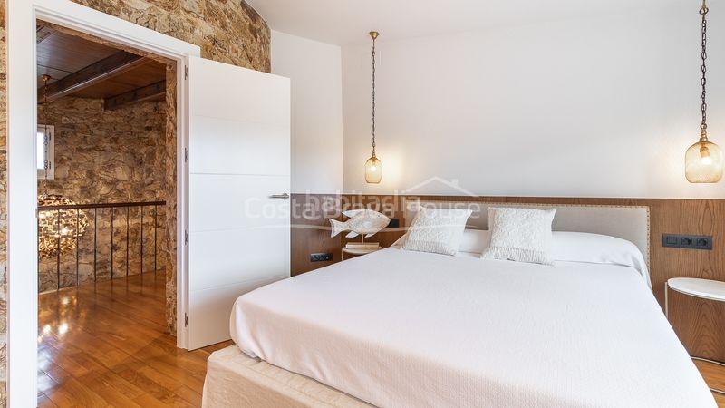 Foto f85d5e12-5d04-4d39-ada6-21aaac34d00b. Casa adossada amb calefacció aparcament piscina a Mont-ras