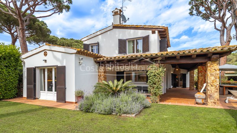 Foto f956794e-1e0a-4c71-aa79-efb691fbfaa0. Casa adossada amb calefacció aparcament piscina a Mont-ras