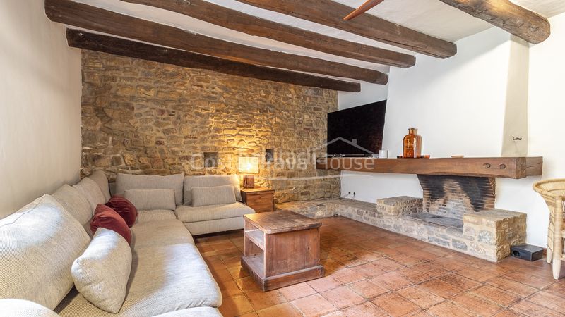 Foto ab604f8c-6252-4bac-980e-57f1eb9d49cd. Masia amb calefacció aparcament piscina a Gualta